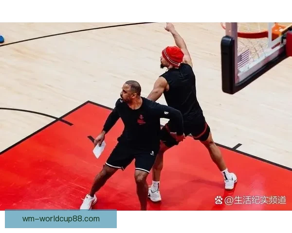 弗朗西斯称乌度卡为火箭注入强硬与韧性 现有阵容下已展现卓越表现 弗朗西斯称乌度卡为火箭注入强硬与韧性 现有阵容下已展现卓越表现